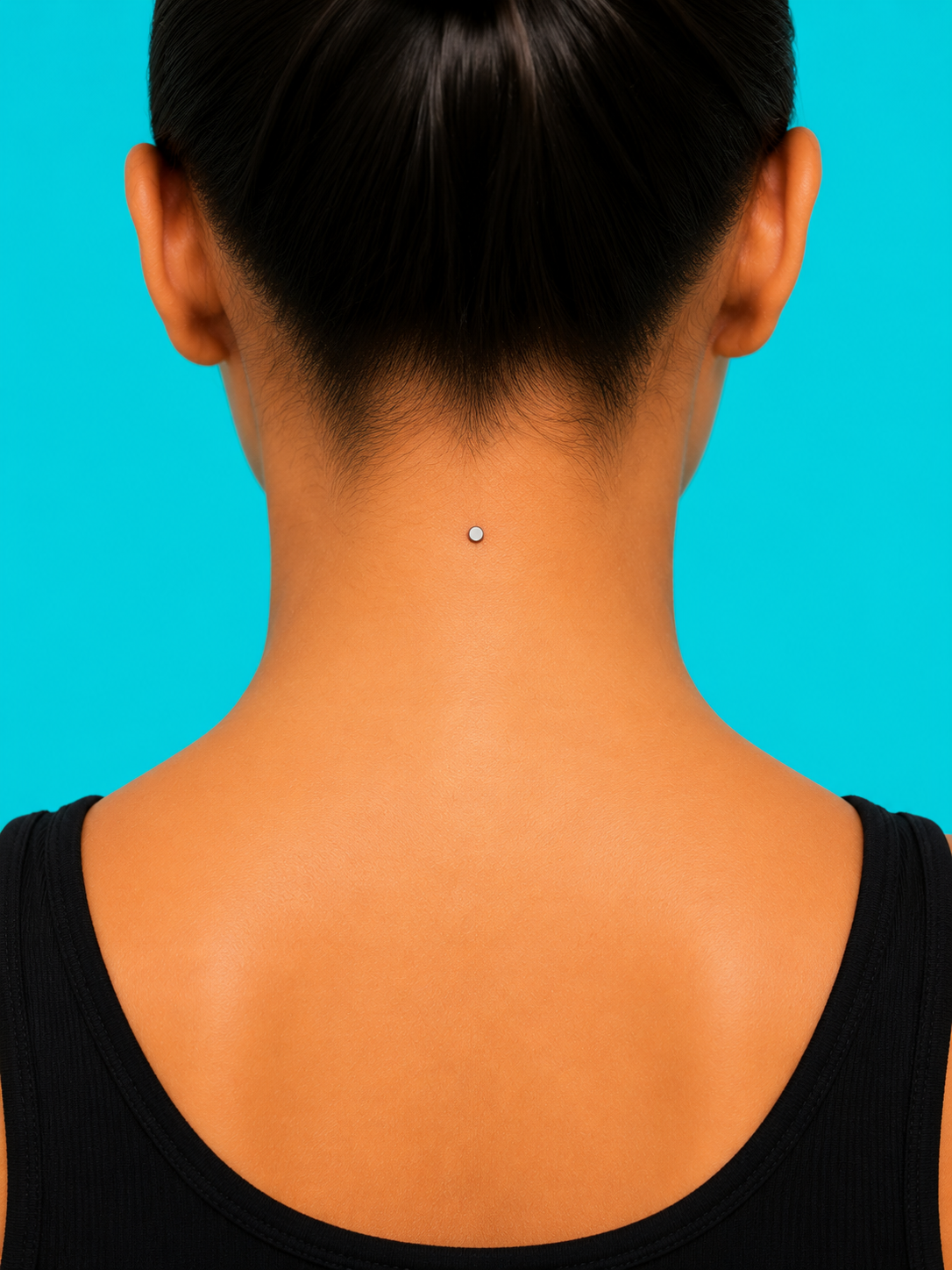 Microdermal piercing with a flat titanium top